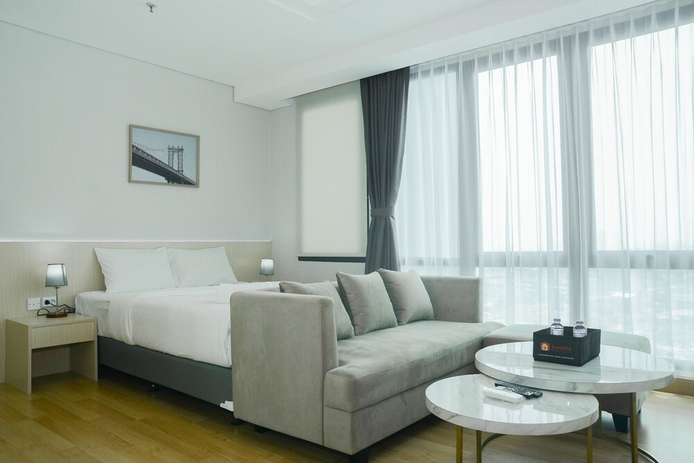 Comfortable Studio Room at Capitol Suites Apartment By Travelio — 4-Star Luxury Hotel in Jakarta, Indonesia