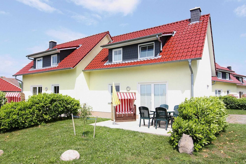 Semi detached house Kuehlungsborn — 4-Star Luxury Hotel in Ostseebad Kuehlungsborn, Germany