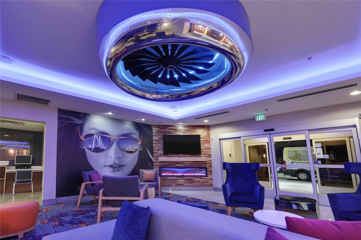 La Quinta Inn & Suites by Wyndham Dallas Love Field - photo 5