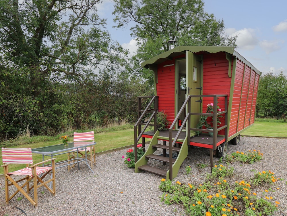 Tilly Gypsy style Caravan Hut in Brecon, United Kingdom