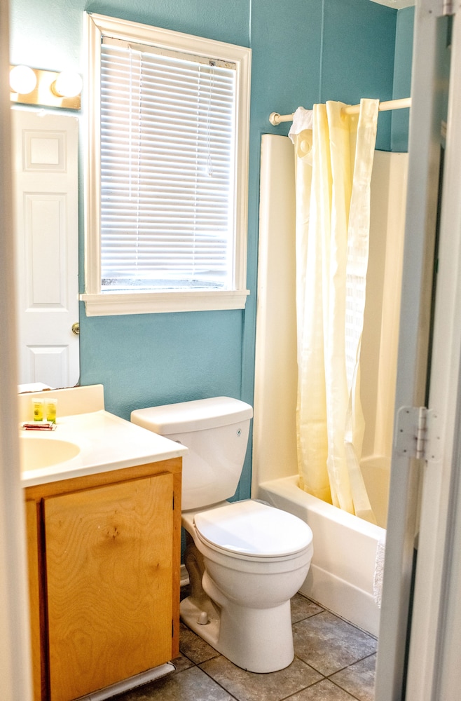 Captain Quarters Motel - photo 17