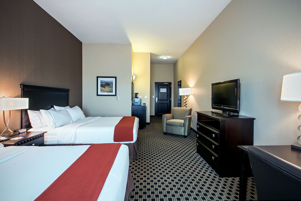 Holiday Inn Express & Suites Green Bay East