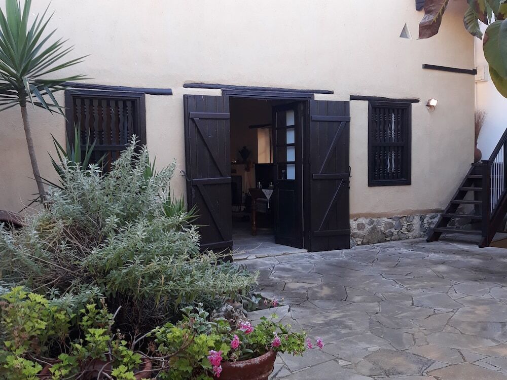 Avli Traditional Houses — Lythrodontas