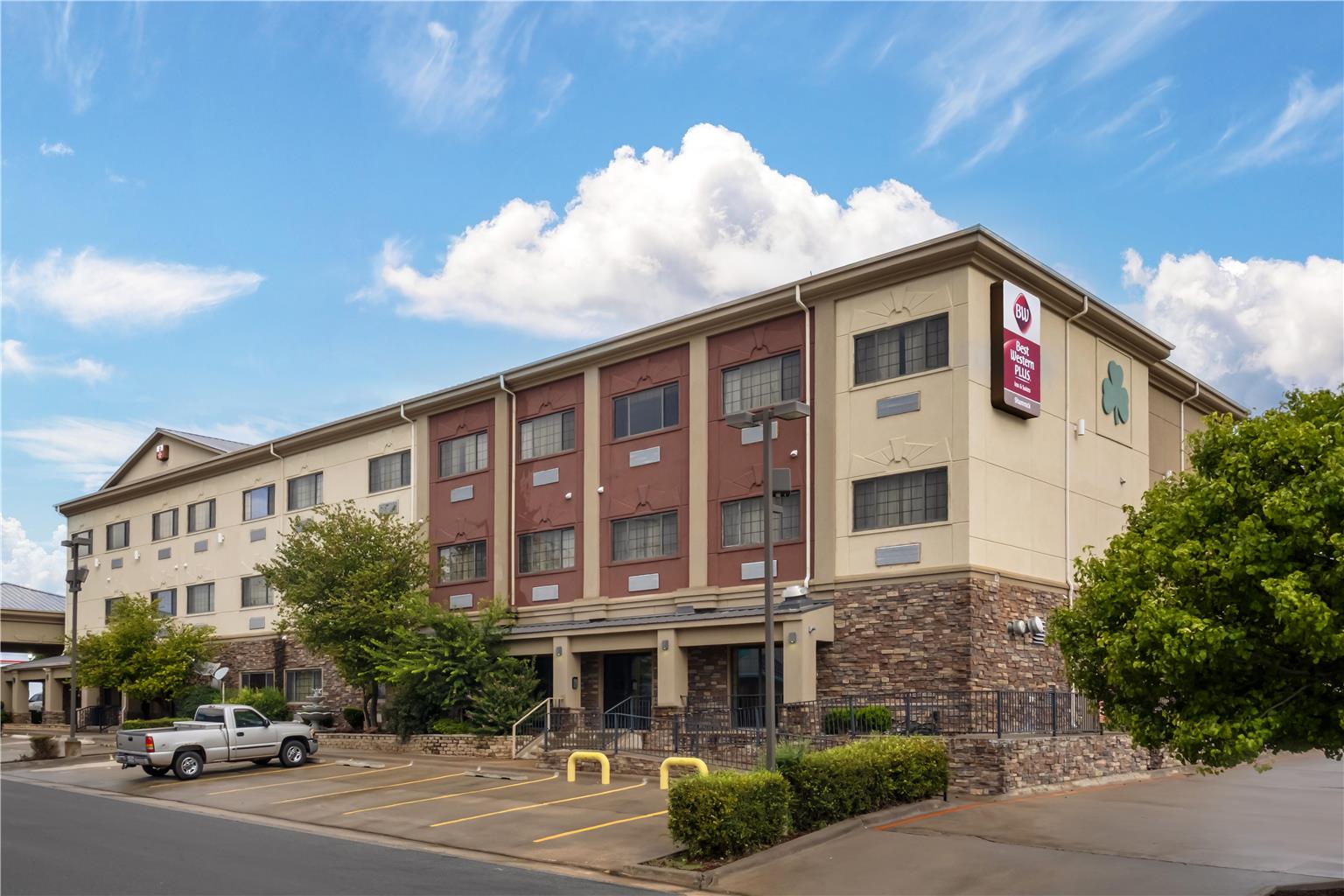 Best Western Plus Shamrock Inn & Suites - photo 46
