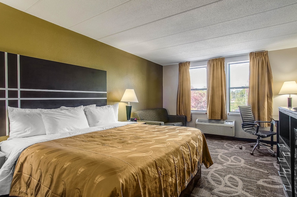 Red Roof Inn & Suites Middleborough - photo 5