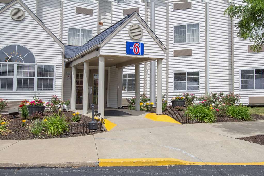 Motel 6 Streetsboro OH - photo 2