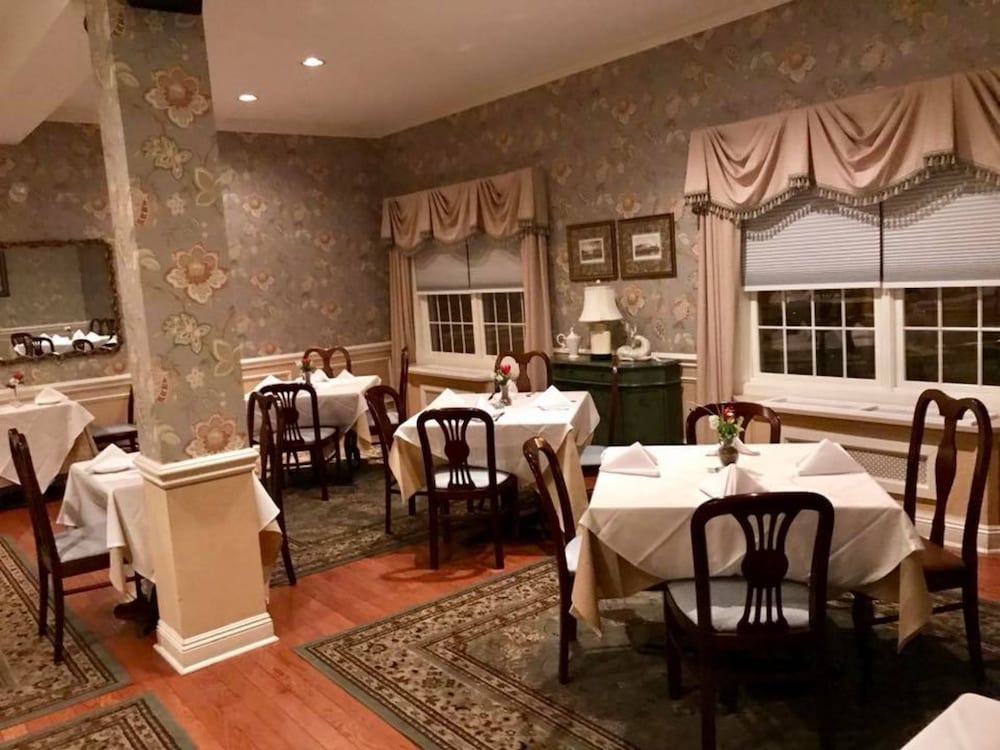 Camelot Restaurant & Inn - photo 49