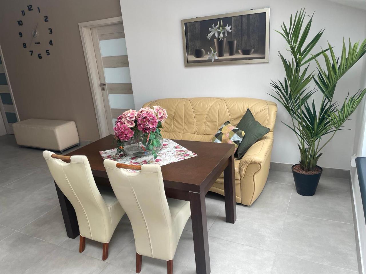 Apartament II w Centrum Winda 50 metrów od Starego Rynku — 4-Star Luxury Hotel in Koscierzyna, Poland