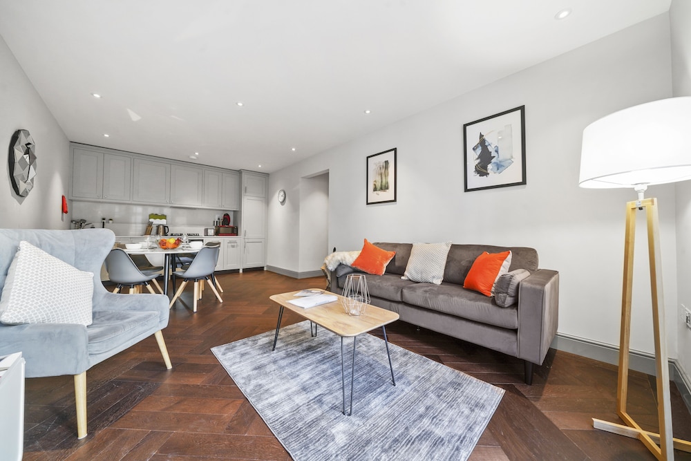 2 Bed Lux Apartments near Central London FREE WIFI by City Stay Aparts London — 4-Star Luxury Hotel in London, United Kingdom