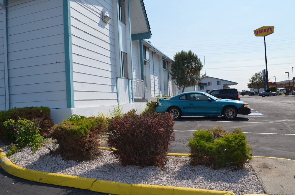 Nampa Inn & Suites - photo 30