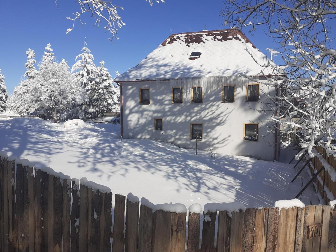 Chalupa U Pratel — hotel in Kovarska