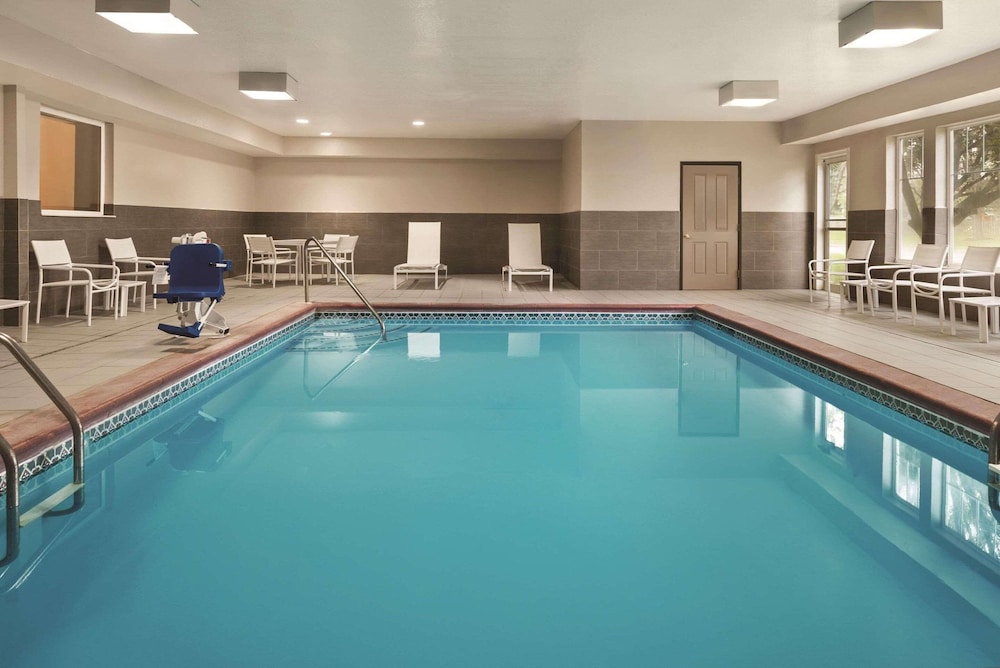 Country Inn & Suites by Radisson Indianapolis South IN - photo 17