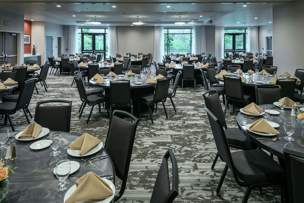Hilton Garden Inn Wenatchee - photo 39