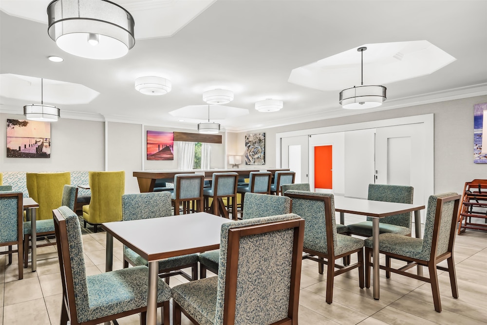 Hampton Inn Elkton - photo 34
