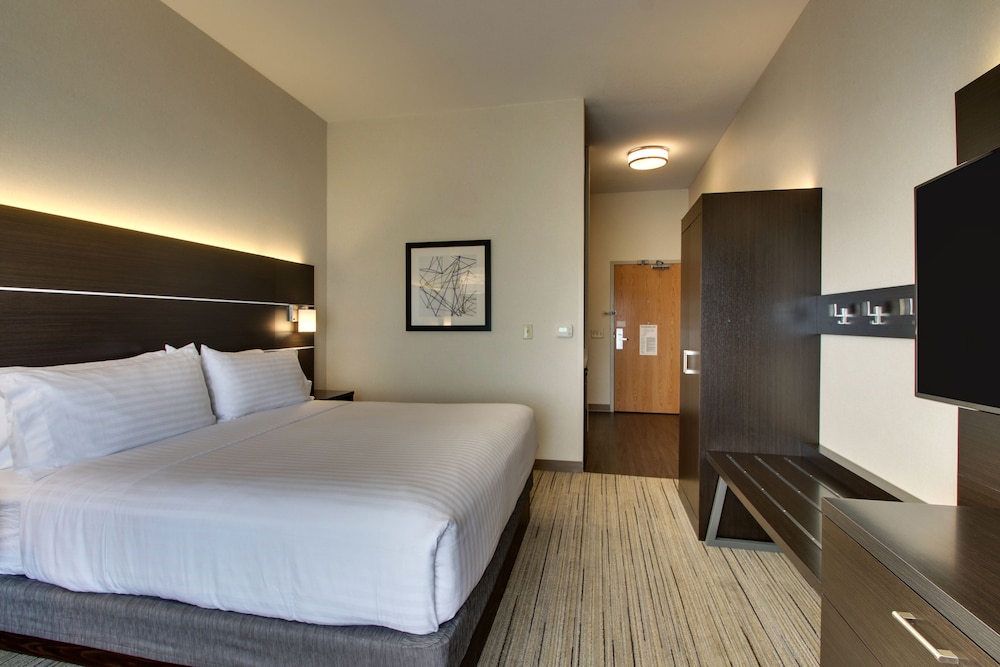 Holiday Inn Express & Suites Morris by IHG - photo 38