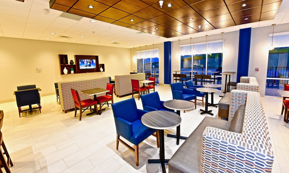 Holiday Inn Express & Suites Perryville by IHG - photo 45