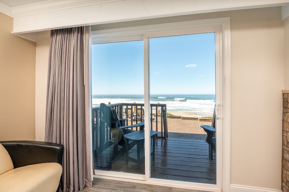 Sailor Jack's Oceanfront Inn - photo 9