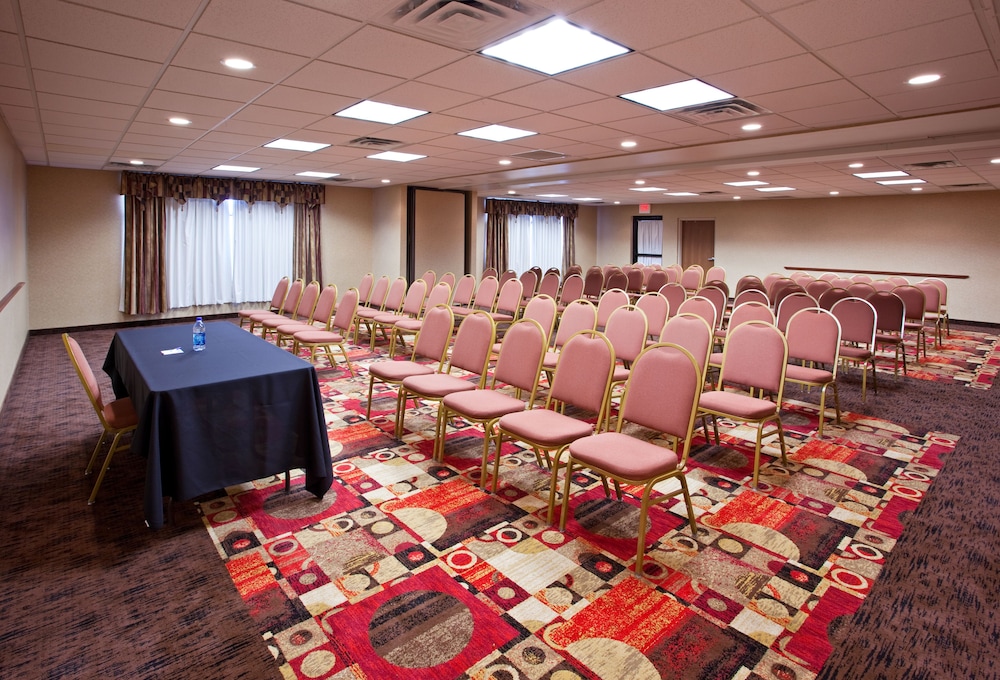 Holiday Inn Express Hotel & Suites Bowling Green by IHG - photo 39