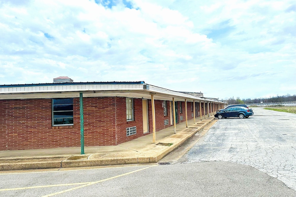Shamrock Kings Inn By Oyo Marked Tree I 555 - photo 18