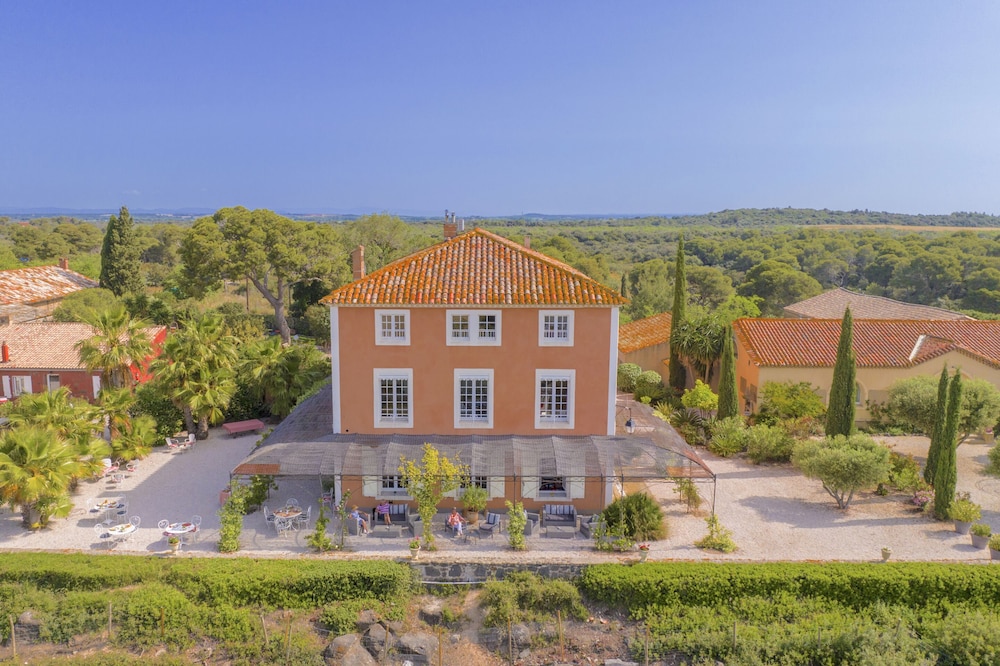 Domaine de Roque Haute — 4-Star Luxury Hotel in Portiragnes, France