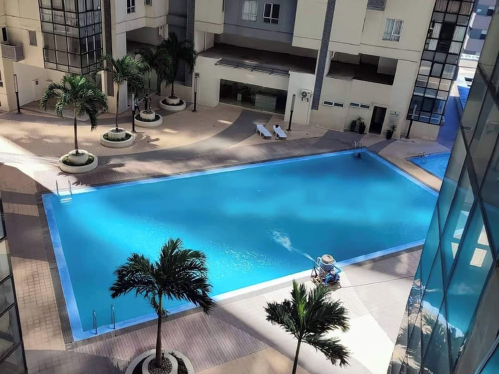 L1 Twin Bed Staycation in Bonifacio Global City — 4-Star Luxury Hotel in Manila, Philippines