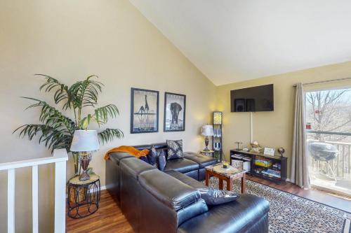 The Safari Lodge — 4-Star Luxury Hotel in Osage Beach, United States