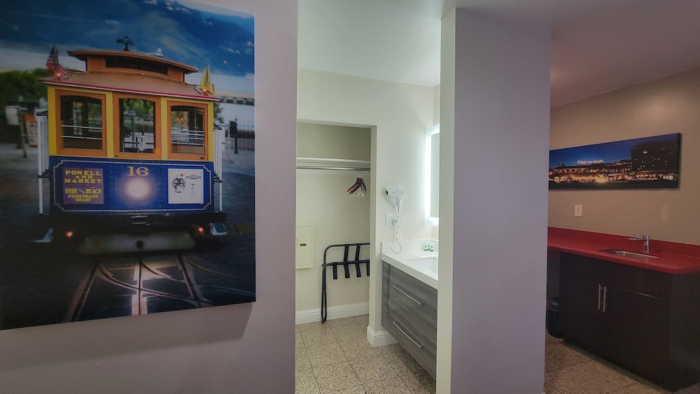 Presidio Parkway Inn - photo 22