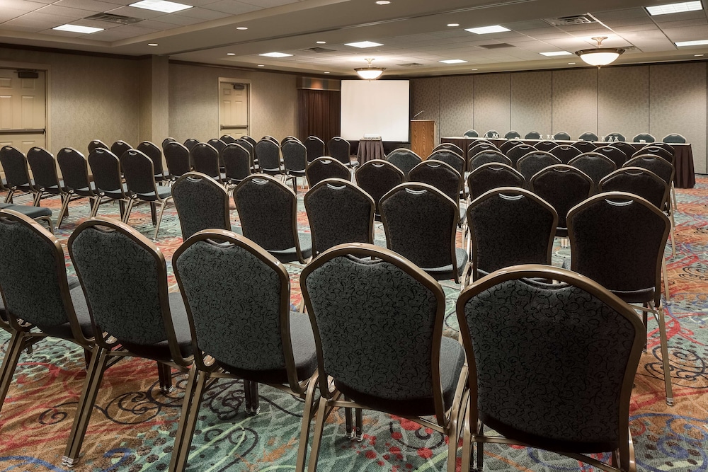 Hampton Inn Council Bluffs - photo 20