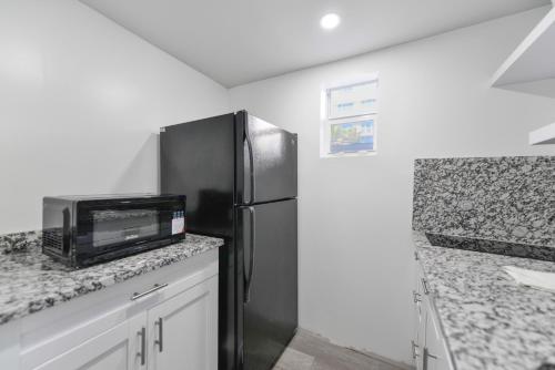Beachfront Getaway Studio with Parking M21 — 4-Star Luxury Hotel in Hollywood, United States