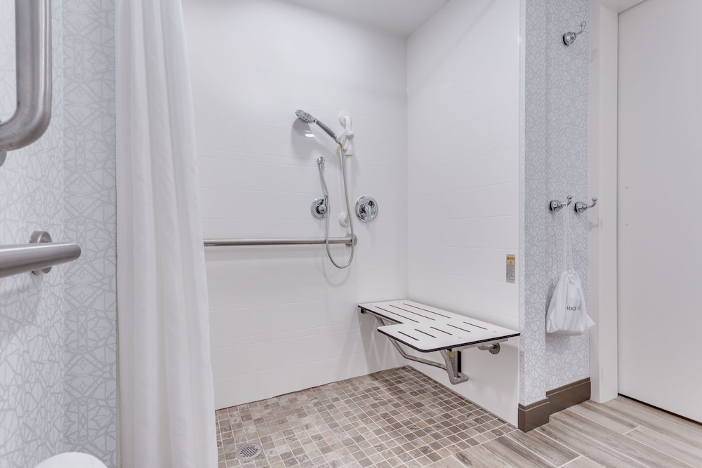 Hampton Inn Harrisburg East - photo 28