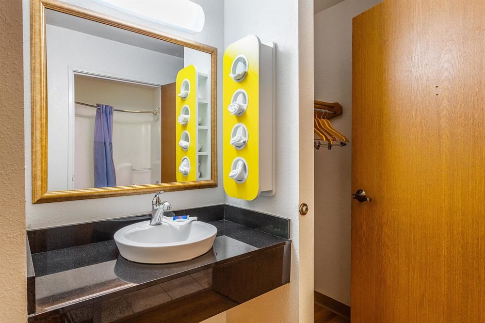 Motel 6 - photo 41