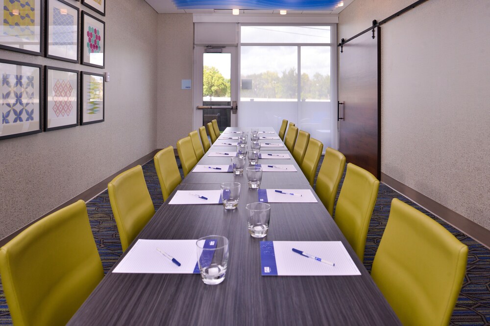 Holiday Inn Express & Suites Mall of America MSP Airport by IHG - photo 46