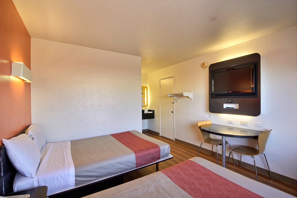 Motel 6 Laredo TX South - photo 18