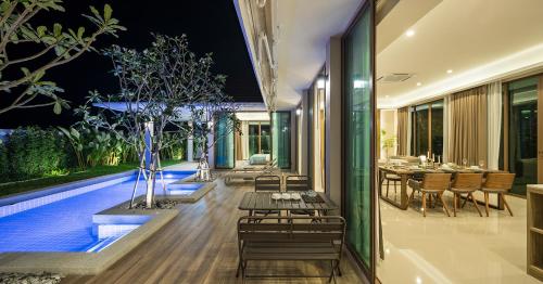 Prime Twilight 4 Bedroom Pool Villa with Mountains — 5-Star Luxury Hotel in Hua Hin, Thailand