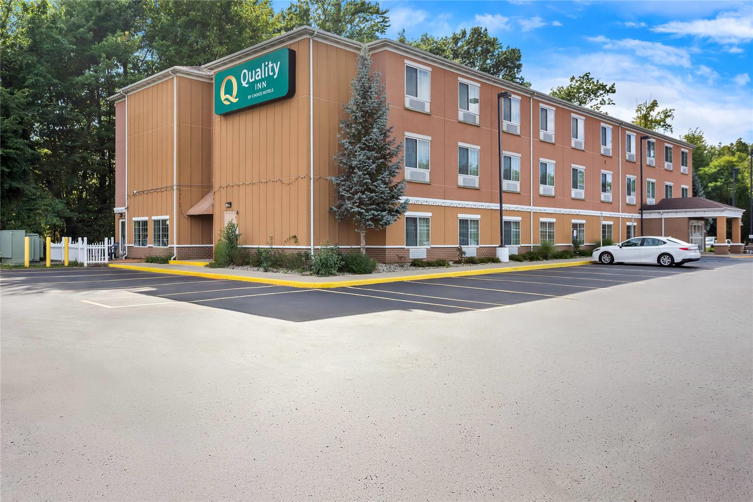 Quality Inn Near Interstate I94 in New Buffalo, United States