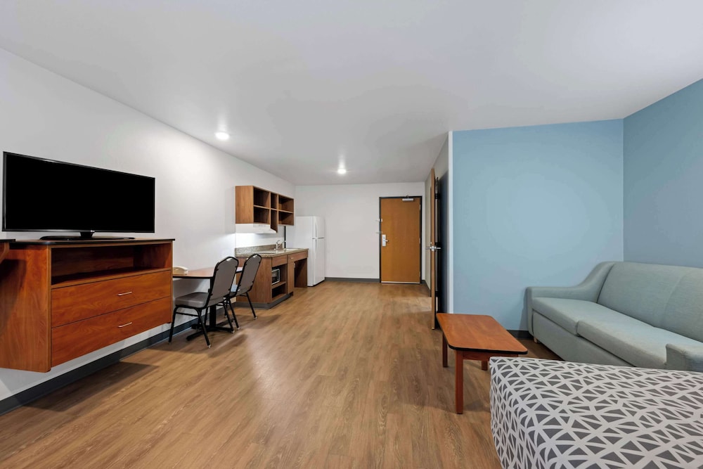 WoodSpring Suites Hobbs - photo 18