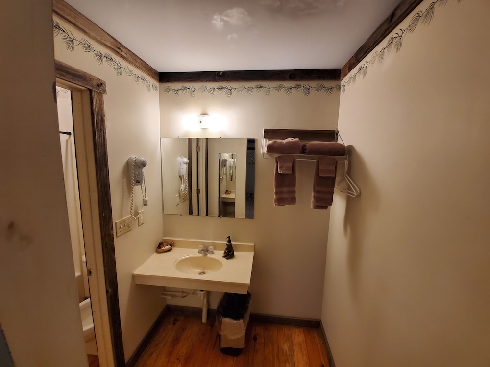 Jamesport Inn - photo 17