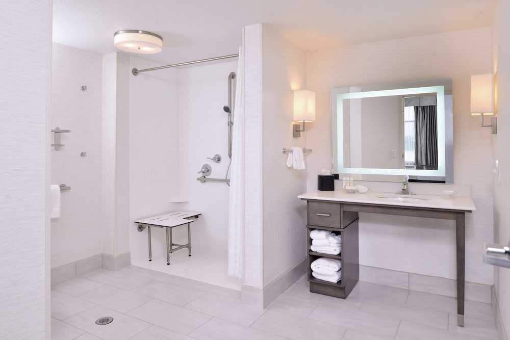 Homewood Suites by Hilton Des Moines Airport - photo 39