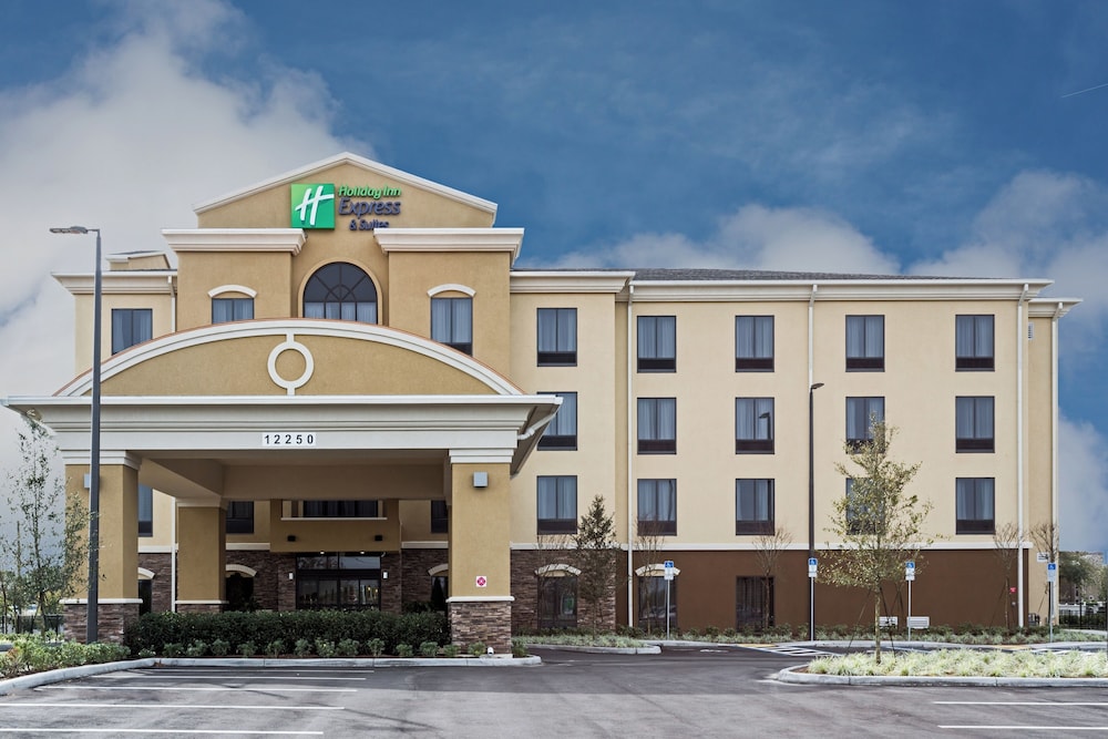 Holiday Inn Express & Suites Orlando East UCF Area