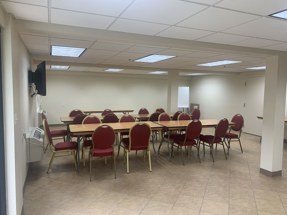 Riverleaf Inn Mission Valley - photo 28