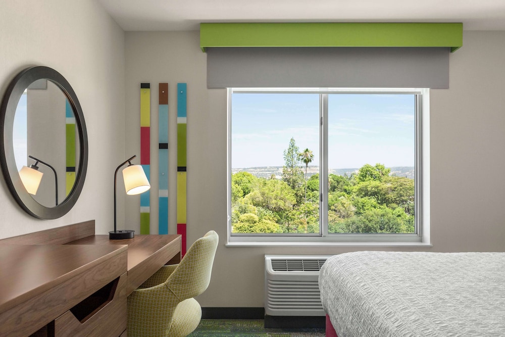 Hampton Inn & Suites Oroville - photo 8