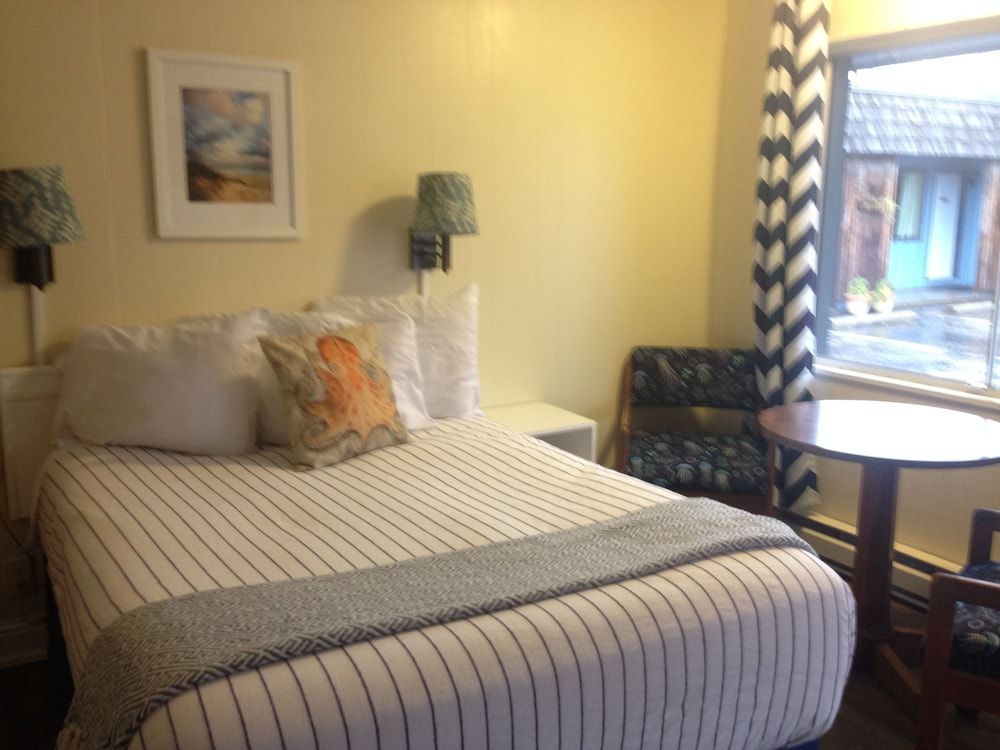 Lamplighter Inn - photo 16