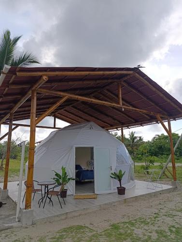 Domo Premium en la playa de Isla Portete in Muisne, Ecuador