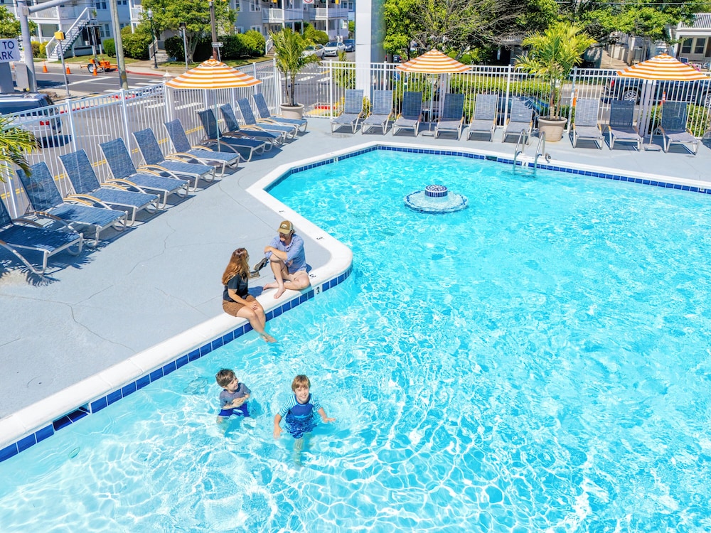 Commander Hotel & Suites - photo 49
