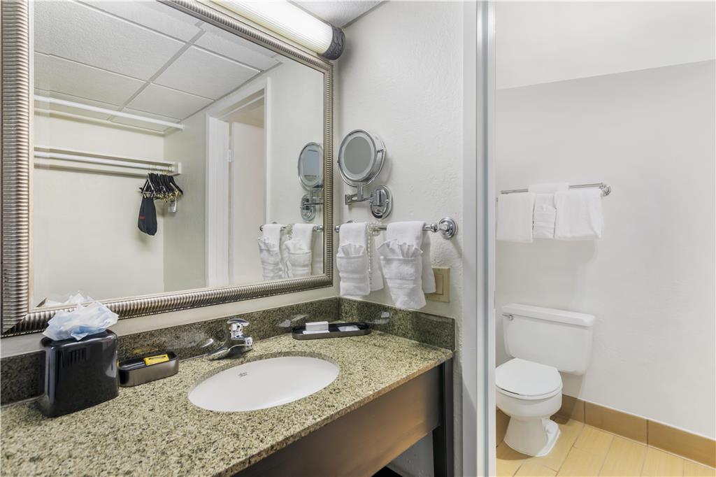 Best Western Plus Garden Court Inn - photo 35