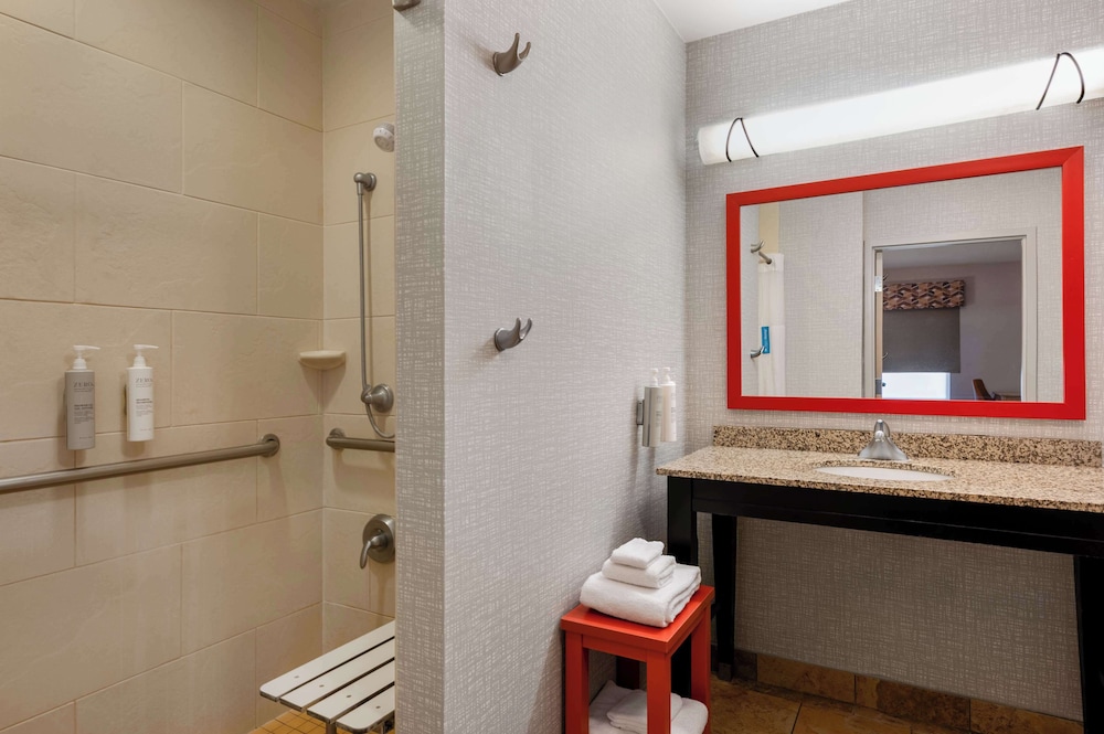 Hampton Inn & Suites Dodge City - photo 27