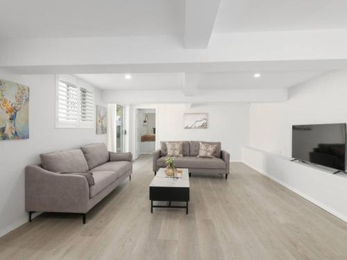 Stylish 4Bedroom Stay Outdoor Dining and City Access in Brisbane, Australia