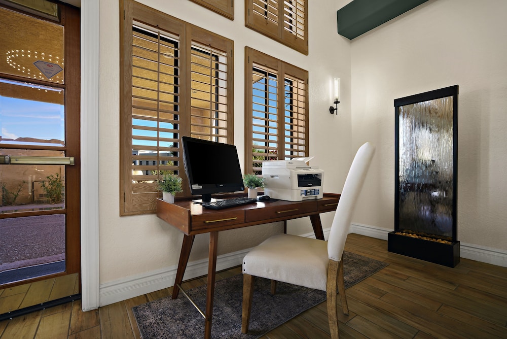 La Fuente Inn & Suites - photo 39