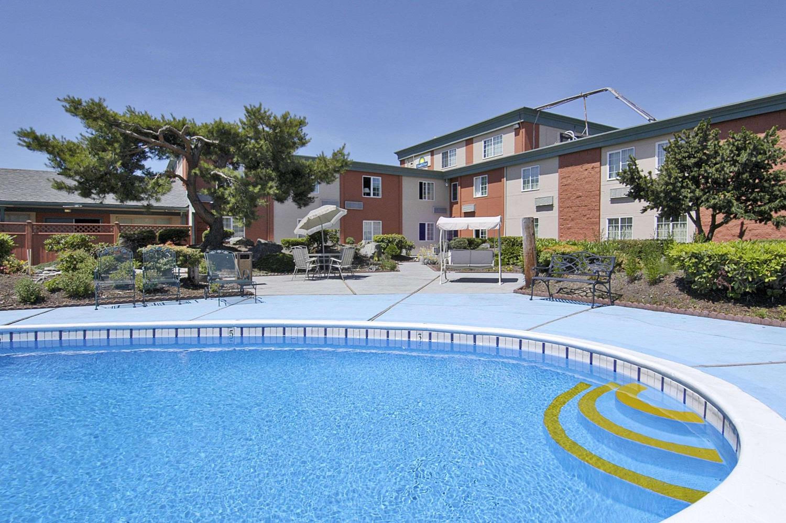 Days Inn by Wyndham Mt. Vernon - photo 18