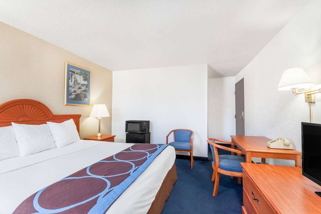 Super 8 by Wyndham Montgomery Maybrook - photo 10